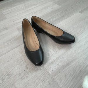 Dream Pairs~Mila~low heels, pumps~ sz 7~ LN!